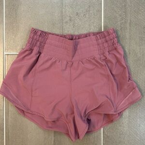 Lululemon Hotty Hot High Rise 2.5 inseam in Dusty Pink